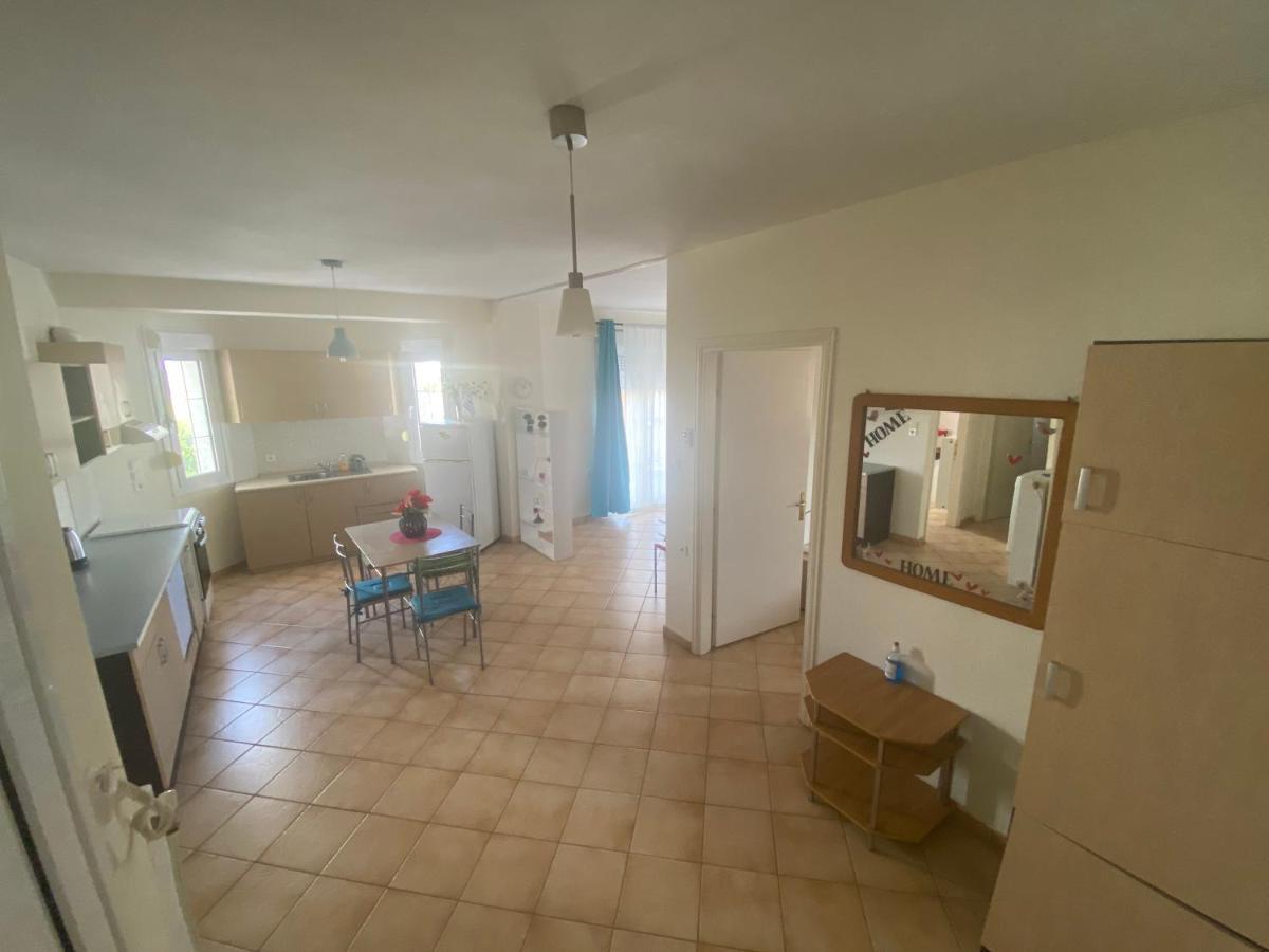 Kelesi Apartments Nea Kallikrateia Esterno foto